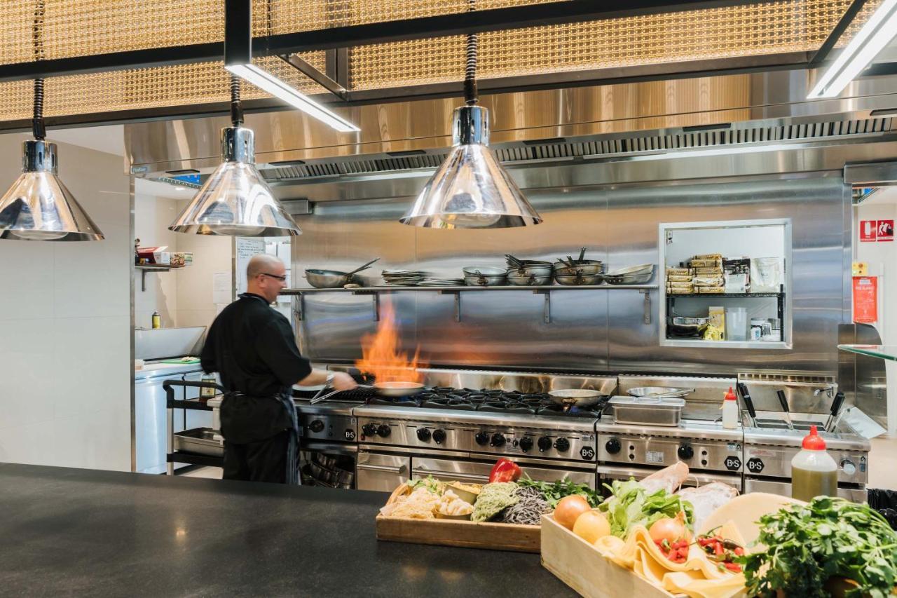 Peppers Waymouth Hotel Adelaide Dış mekan fotoğraf A chef working in a restaurant kitchen