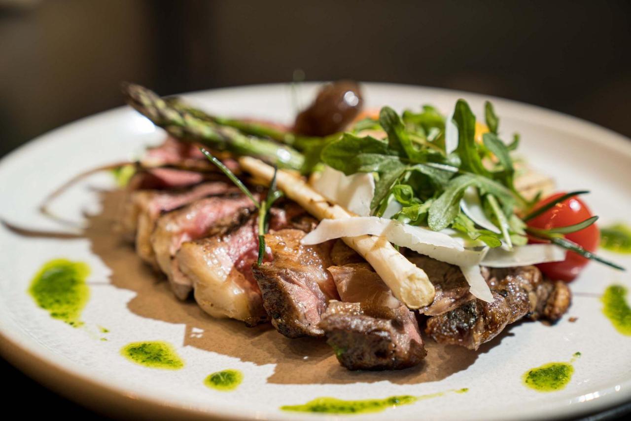 Peppers Waymouth Hotel Adelaide Dış mekan fotoğraf A steak prepared with a balsamic glaze