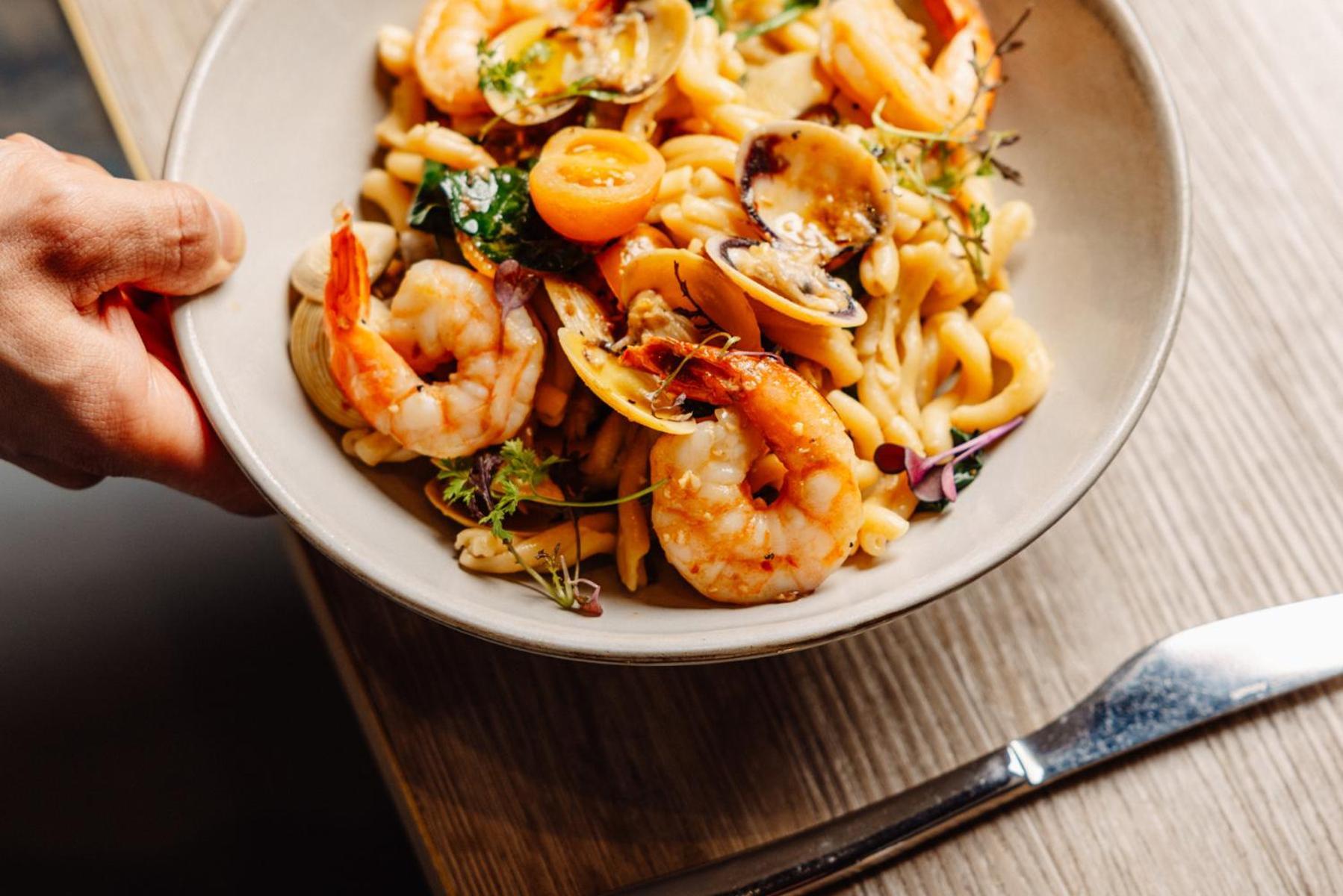 Peppers Waymouth Hotel Adelaide Dış mekan fotoğraf Shrimp and pasta